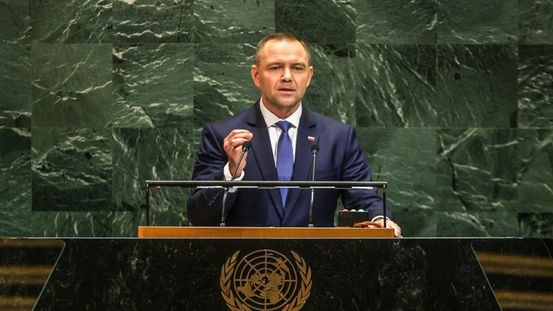 Seniorzy mogą dostać potężny dodatek. Nawrocki właśnie to ogłosił 