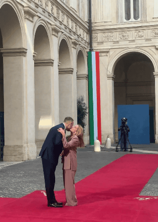 Ale sceny we Włoszech! Rzuciła się do pocałunków z Nawrockim