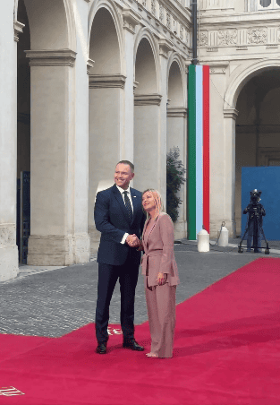 Ale sceny we Włoszech! Rzuciła się do pocałunków z Nawrockim