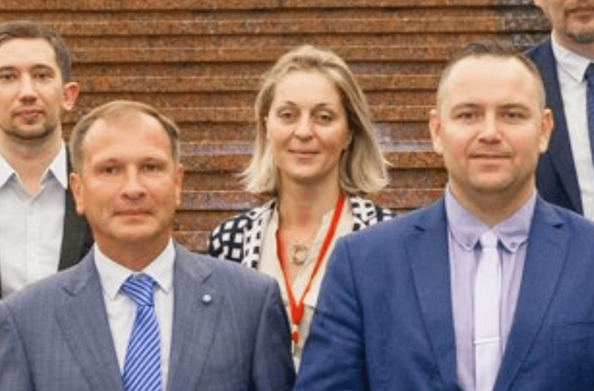 Jest gotów usiąść do stołu z Putinem. Co już wiemy o Karolu Nawrockim?