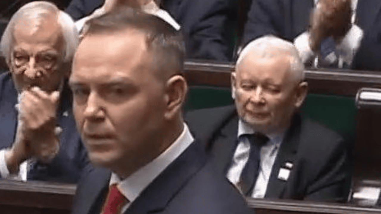 Cała Polska z niepokojem patrzyła na Kaczyńskiego. Prezes PiS z urazem na zaprzysiężeniu prezydenta