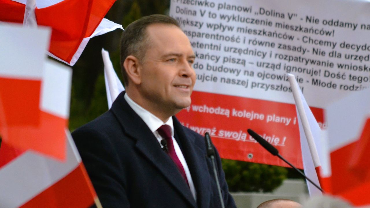 Im ufają Polacy. Jest najnowszy sondaż. Za plecami Nawrockiego dzieje się coś nieoczekiwanego