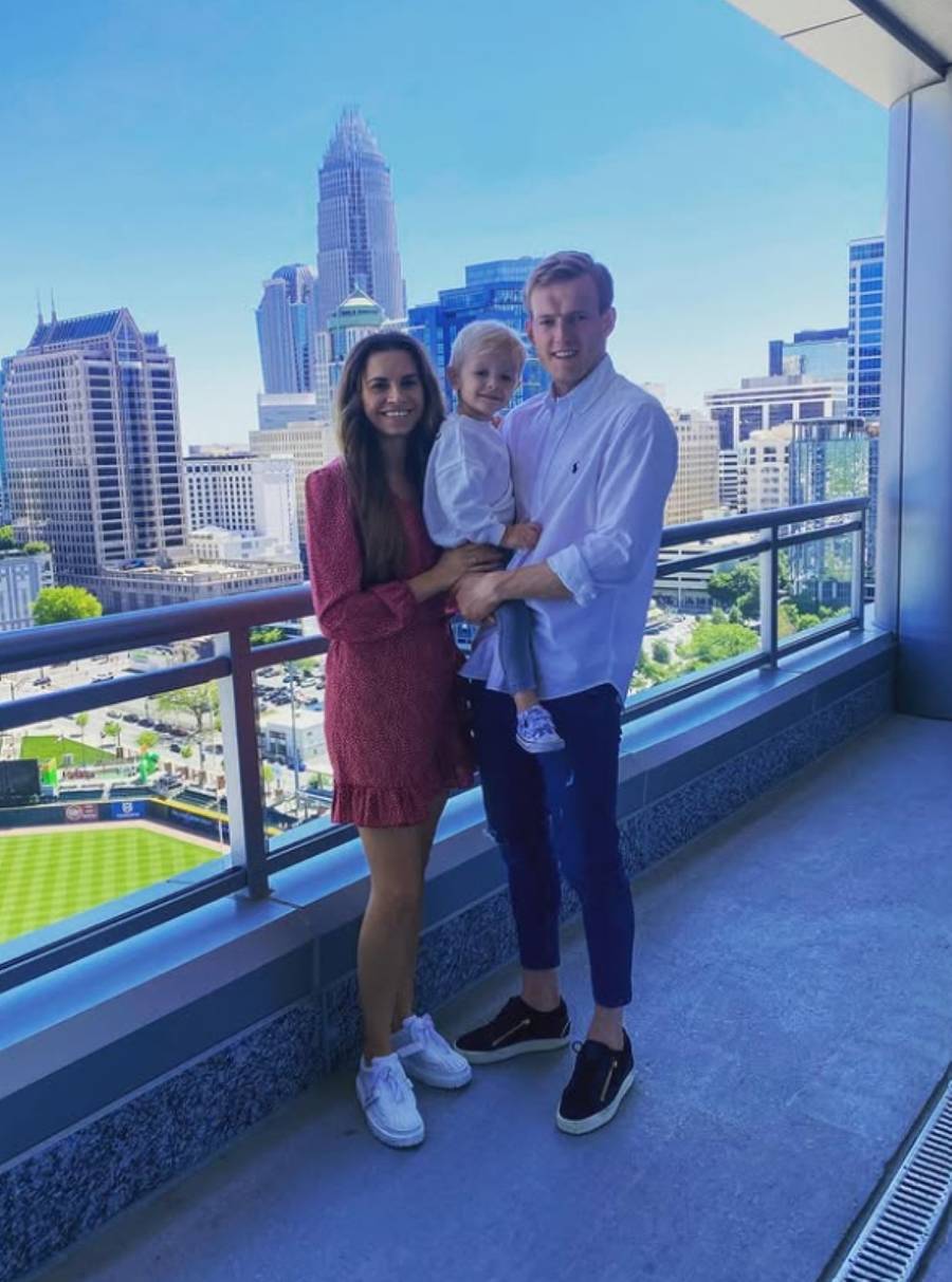 Karol Świderski ma piękną żonę. Wiodą rajskie, rodzinne życie w Grecji