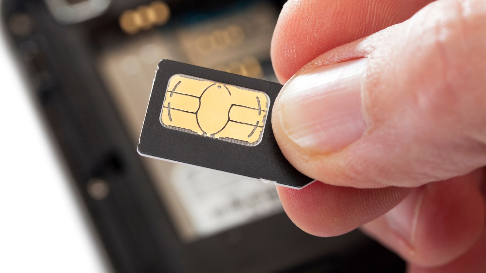 Znany operator będzie musiał zwrócić pieniądze klientom. UOKiK uznał, iż kary naliczano bezprawnie