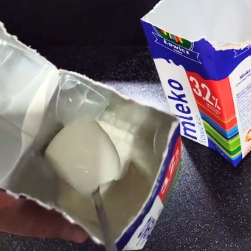 Karton mleka skrywał niespodziankę.jpg