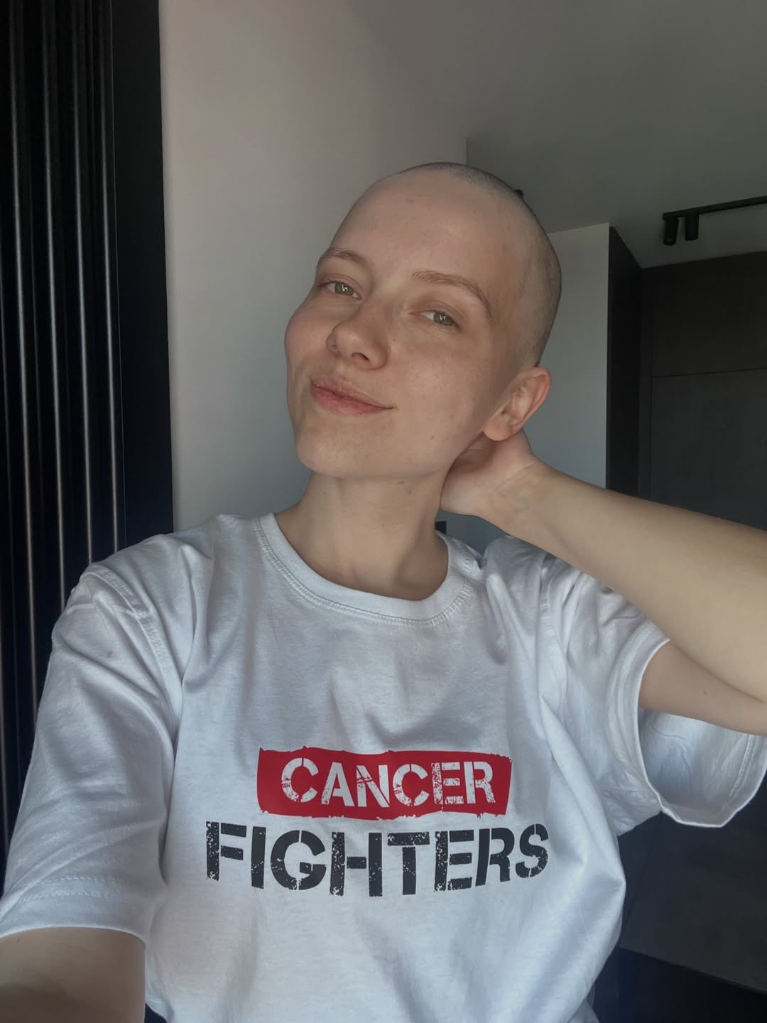 Polska gwiazda internetu ogoliła się na łyso, po długich włosach nie ma ani śladu. Powód wywołuje wzruszenie