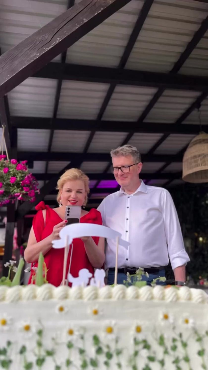 Do sieci trafiły zdjęcia z wesela Bosackiej. Pokazała drugą suknię. Impreza w plenerze