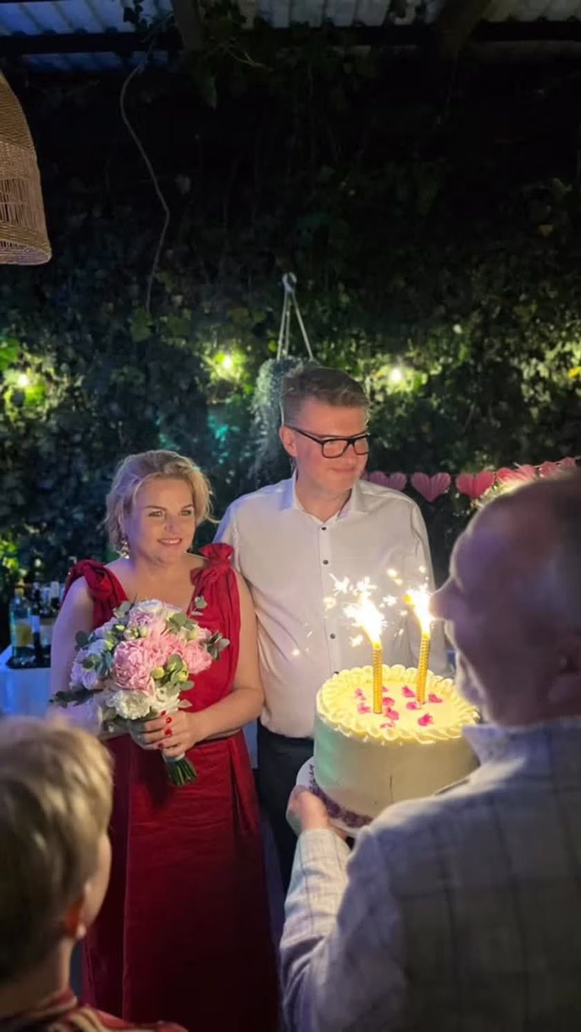 Do sieci trafiły zdjęcia z wesela Bosackiej. Pokazała drugą suknię. Impreza w plenerze