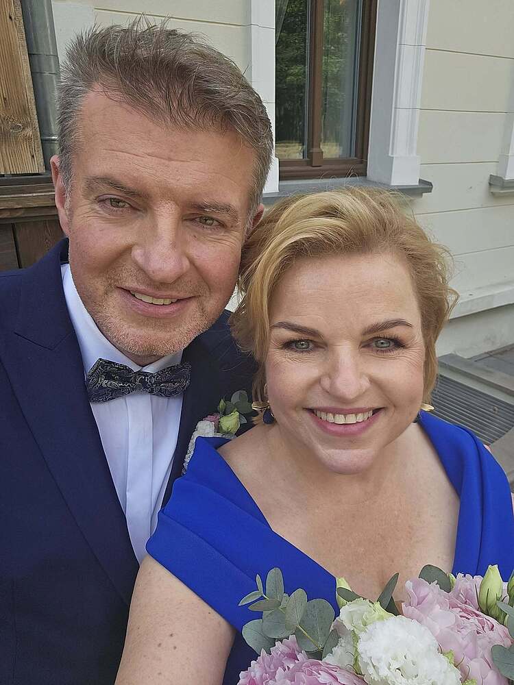 Gwiazda "Faktów" TVN wzięła ślub! Pod zdjęciami z ceremonii masa gratulacji!