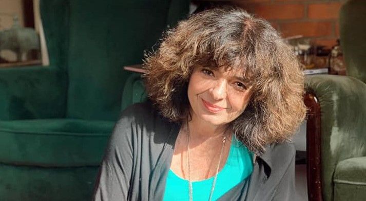 Katarzyna Grochola została babcią w wieku 43 lat. Jaką babcią jest pisarka?