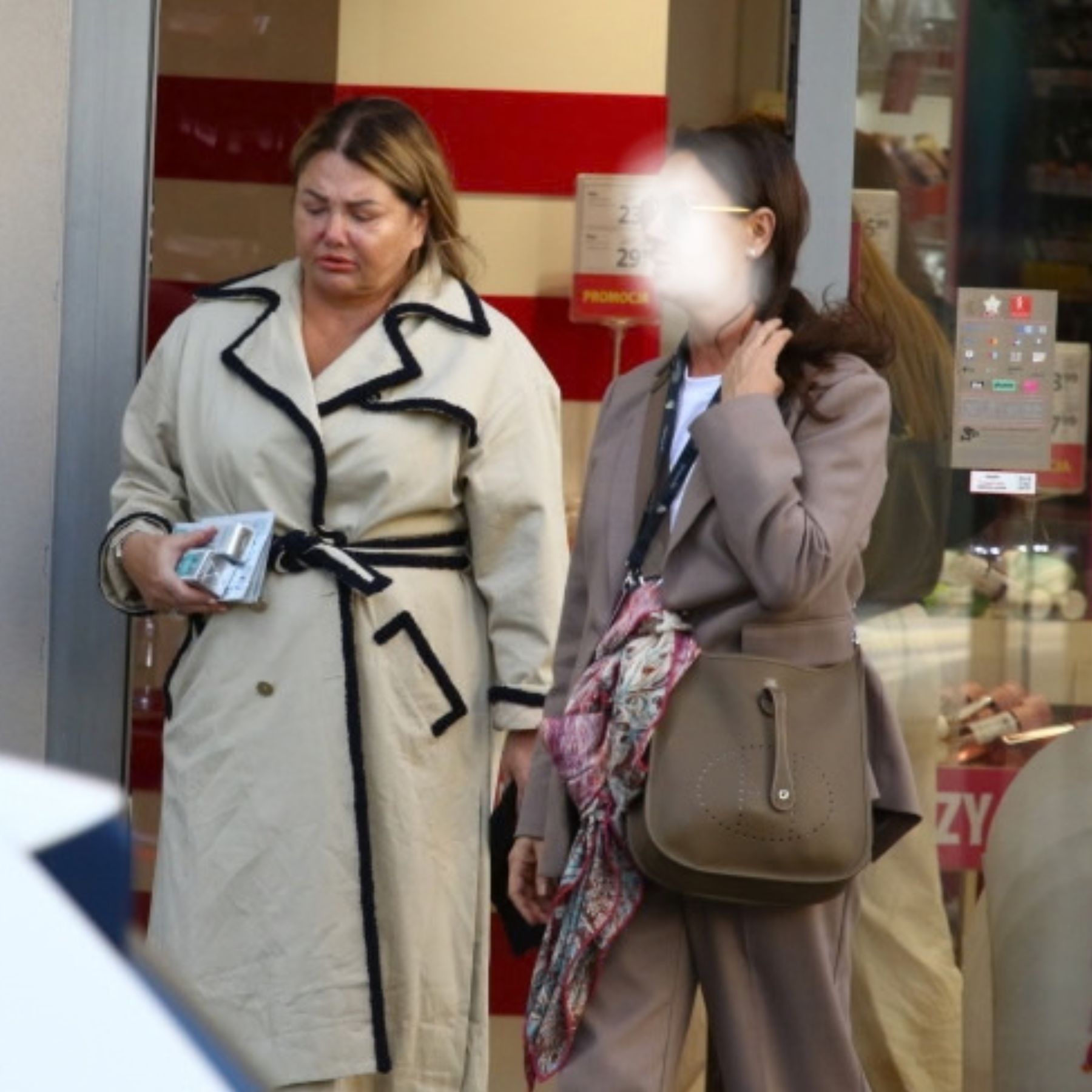 Katarzyna Niezgoda przyłapana przez paparazzi w zaskakującej stylizacji. Tak wygląda, jak myśli, że nikt nie widzi