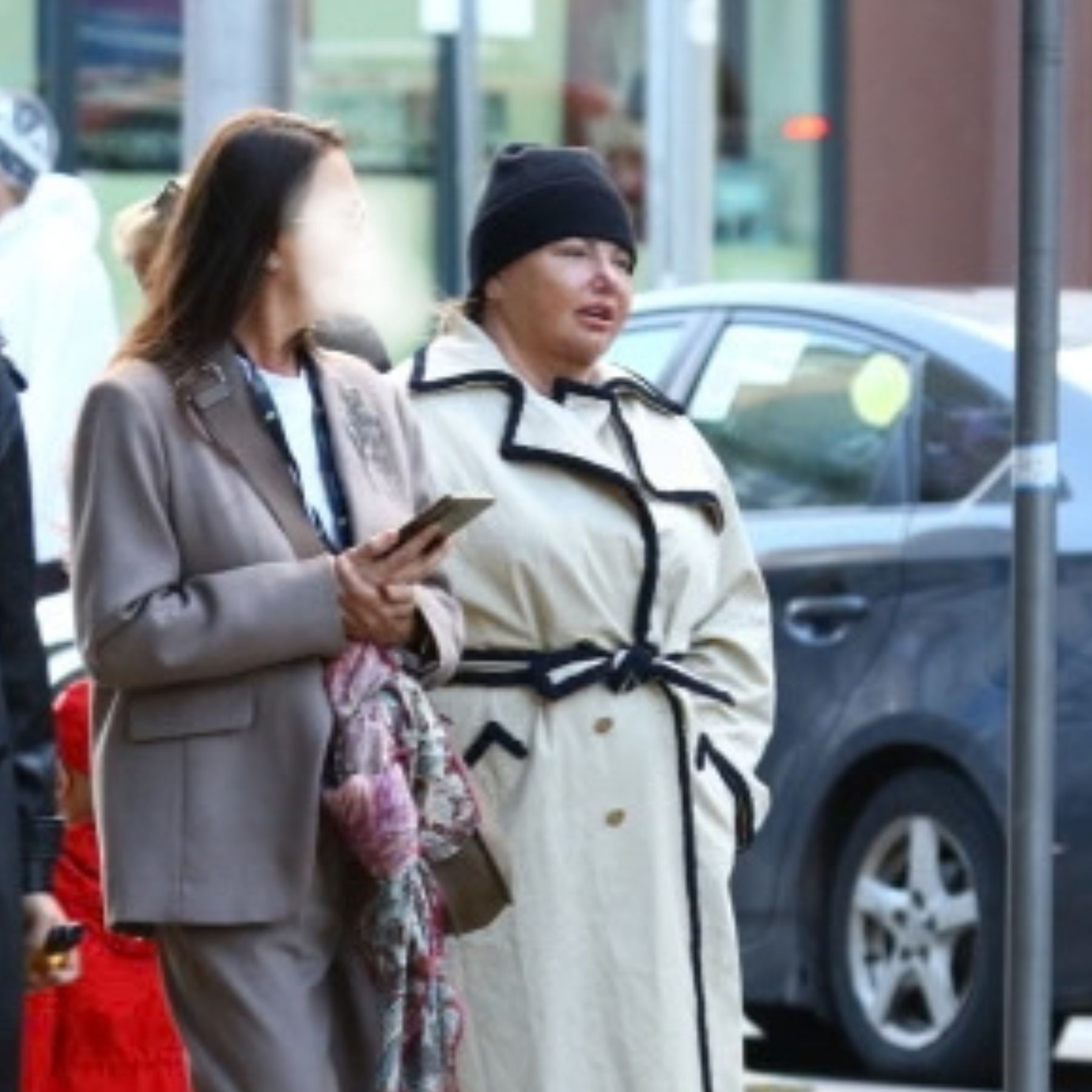 Katarzyna Niezgoda przyłapana przez paparazzi w zaskakującej stylizacji. Tak wygląda, jak myśli, że nikt nie widzi