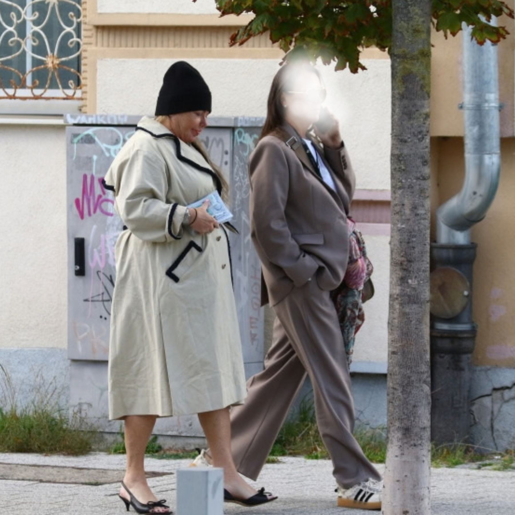 Katarzyna Niezgoda przyłapana przez paparazzi w zaskakującej stylizacji. Tak wygląda, jak myśli, że nikt nie widzi