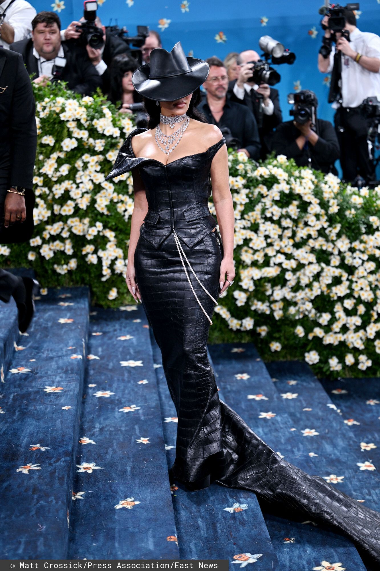 MET Gala 2025. Kreacje gwiazd: Miley Cyrus, Dua Lipa, Sabrina Carpenter i wiele innych