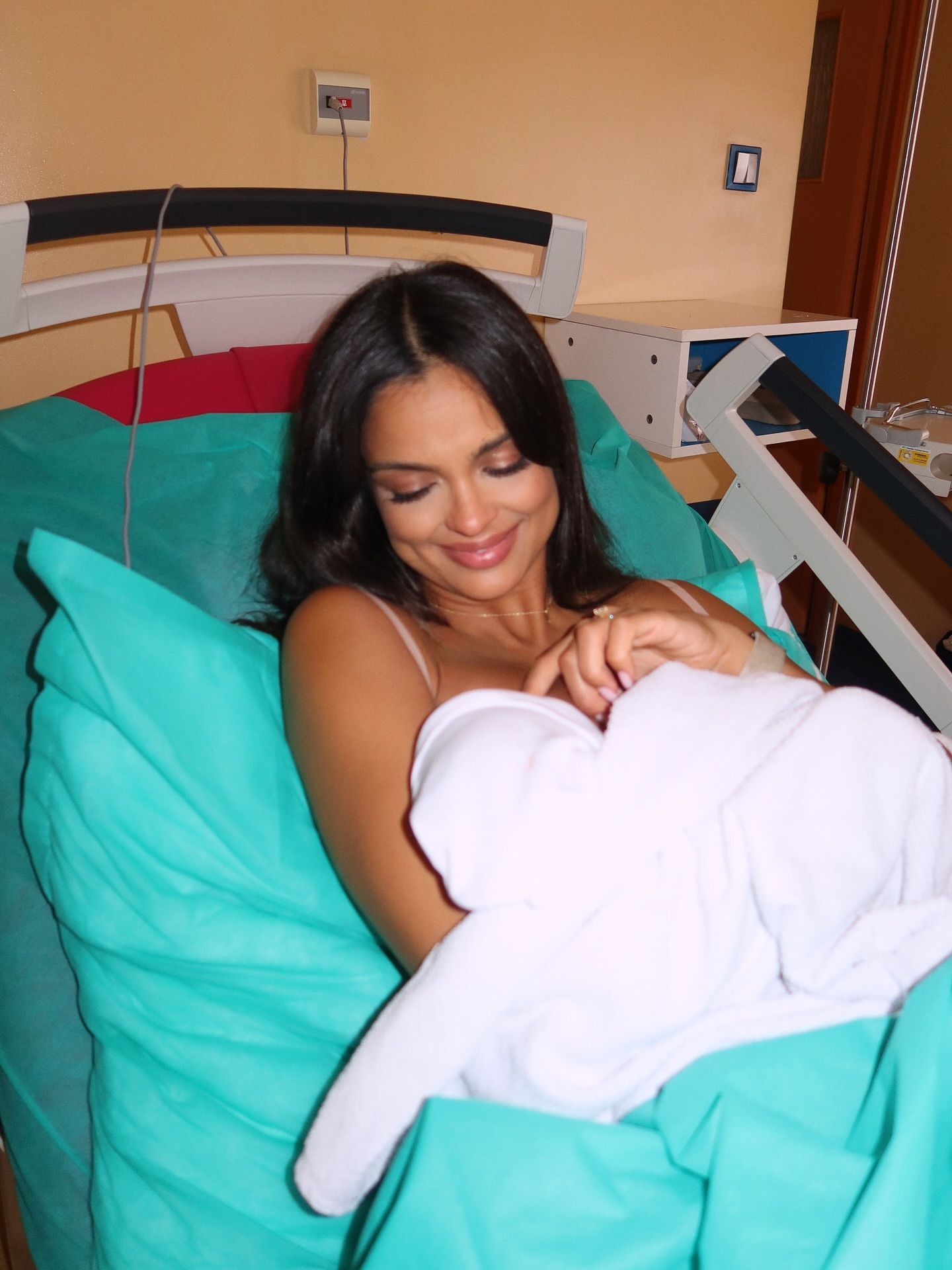 Klaudia El Dursi urodziła! Urocze zdjęcie ze szpitala zbiera morze gratulacji