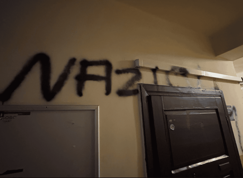 Zdewastowali biuro europosła KO.