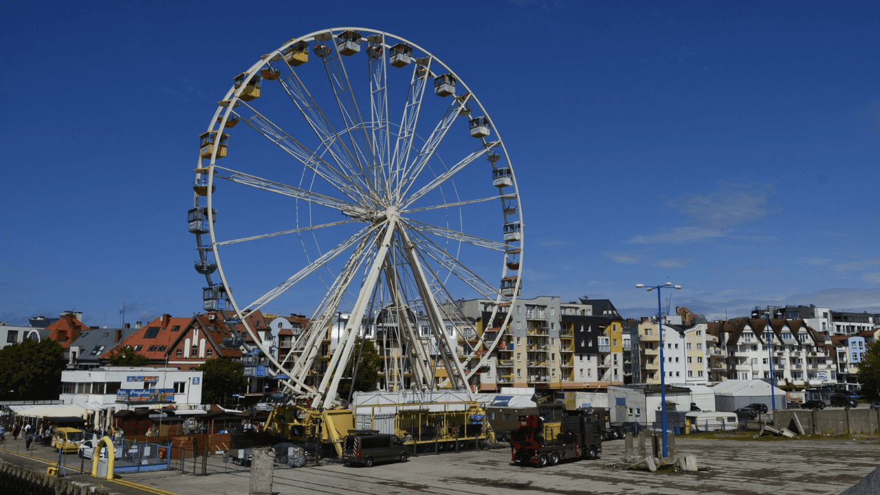 Trudno uwierzyć, co zrobił na plaży w Kołobrzegu. Zdjęcia obiegły całą Polskę