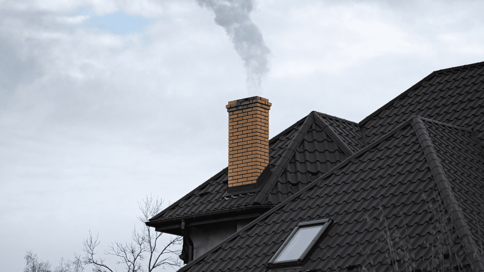 Nawet 5000 zł kary za zaniedbanie komina. Od 2026 roku obowiązkowe terminy czyszczenia i przeglądów 