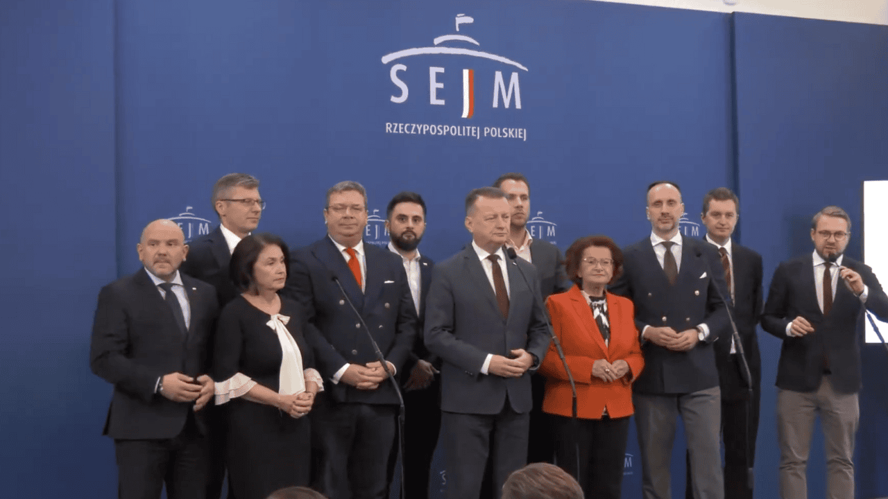 Nerwy na konferencji PiS. Pytanie dziennikarza TVN24 rozpętało burzę