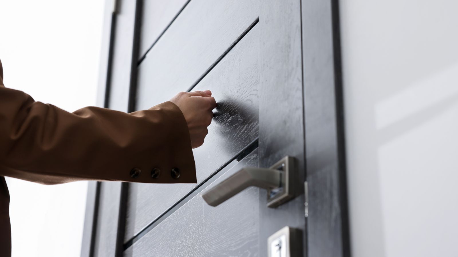 Kontrole pukają do drzwi i sprawdzają, kto jest w środku. Tysiące adresów na liście