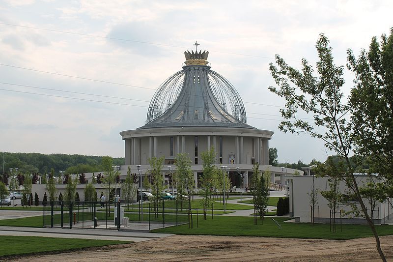 Kościół Maryi Gwiazdy Nowej Ewangelizacji i św. Jana Pawła II w Toruniu.jpg