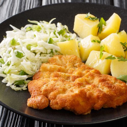 Pakuję mięso i warzywa do rękawa, wlewam sos i wkładam do piekarnika. Taki obiad to hit w moim domu