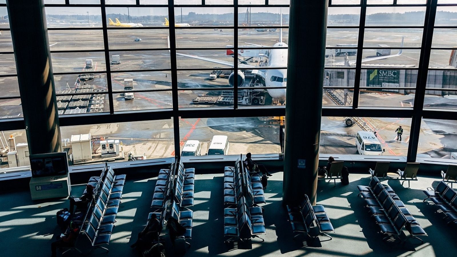 Lotnisko w Krakowie znalazło sposób na tłok w terminalu. Rzeczniczka wyjaśnia, jak zadziała nowa strefa