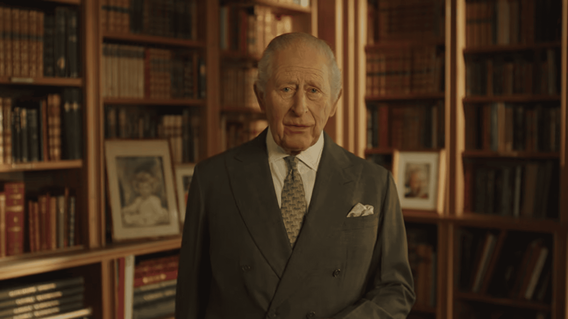 Król Karol III wygłosił orędzie. Przejmujący apel i nagłe słowa: "Boże, miej cię w opiece"