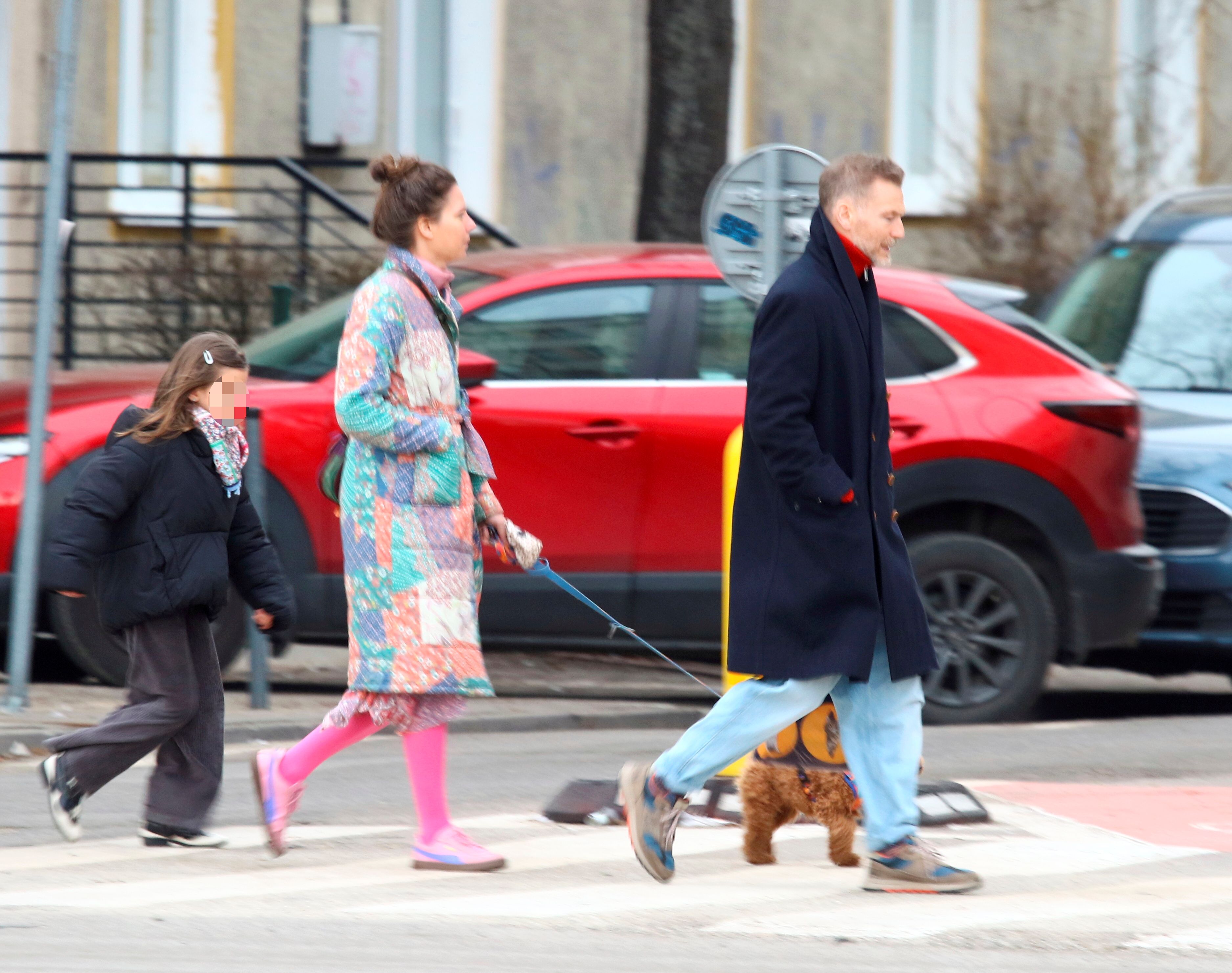 Przyłapaliśmy Wieczorka z żoną i córką. To gwiazdy "M jak miłość" zrobiły zaraz po wyjściu z auta [zdjęcia]