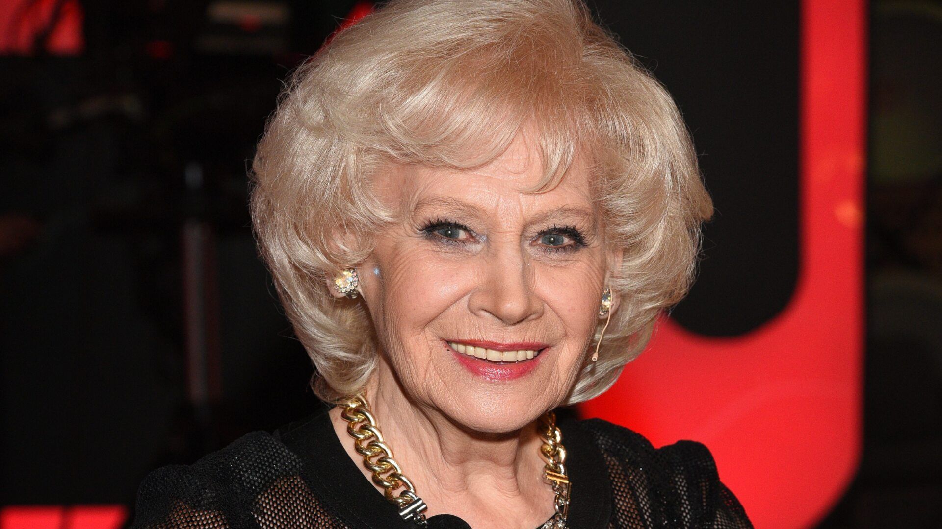 88-letnia Krystyna Loska przyłapana na mieście. Tak dziś wygląda ikona telewizji