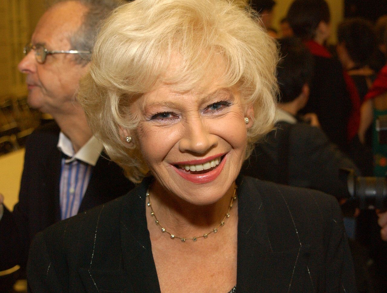 88-letnia Krystyna Loska przyłapana na mieście. Tak dziś wygląda ikona telewizji