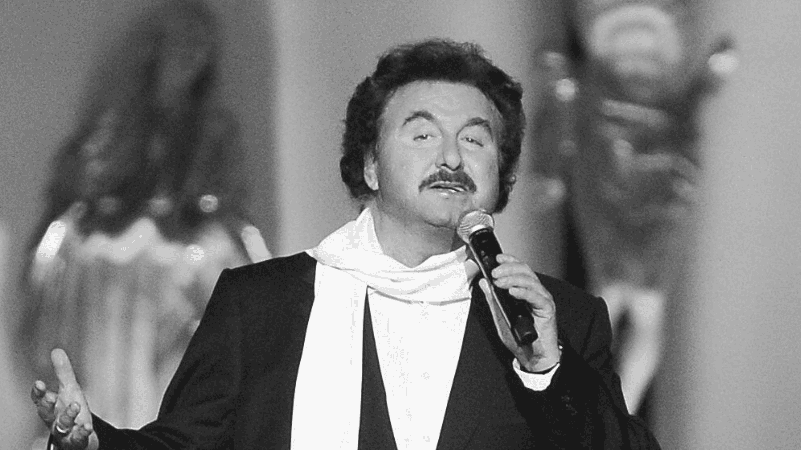 Z grobu Krawczyka znikają kwiaty i znicze. Wiadomo co się dzieje