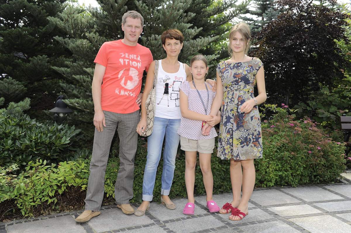 Krzysztof Respondek z żoną i córkami, fot. KAPIF