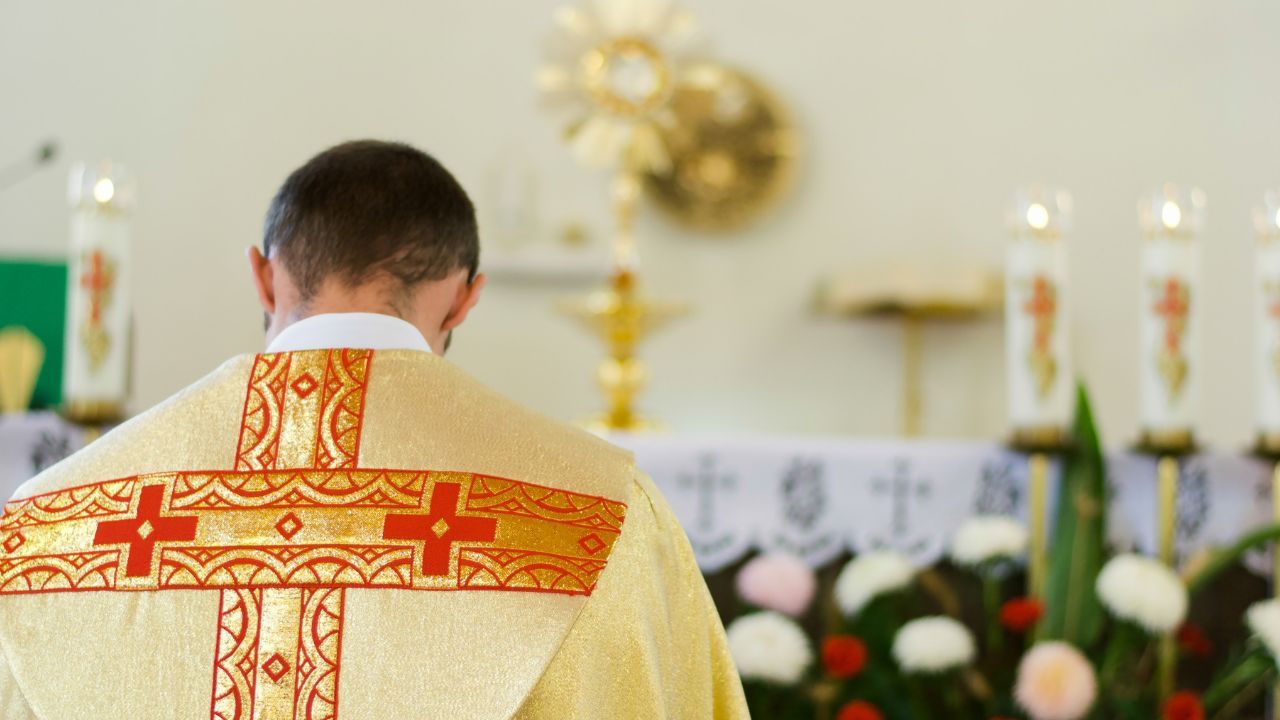 Ksiądz kościół
