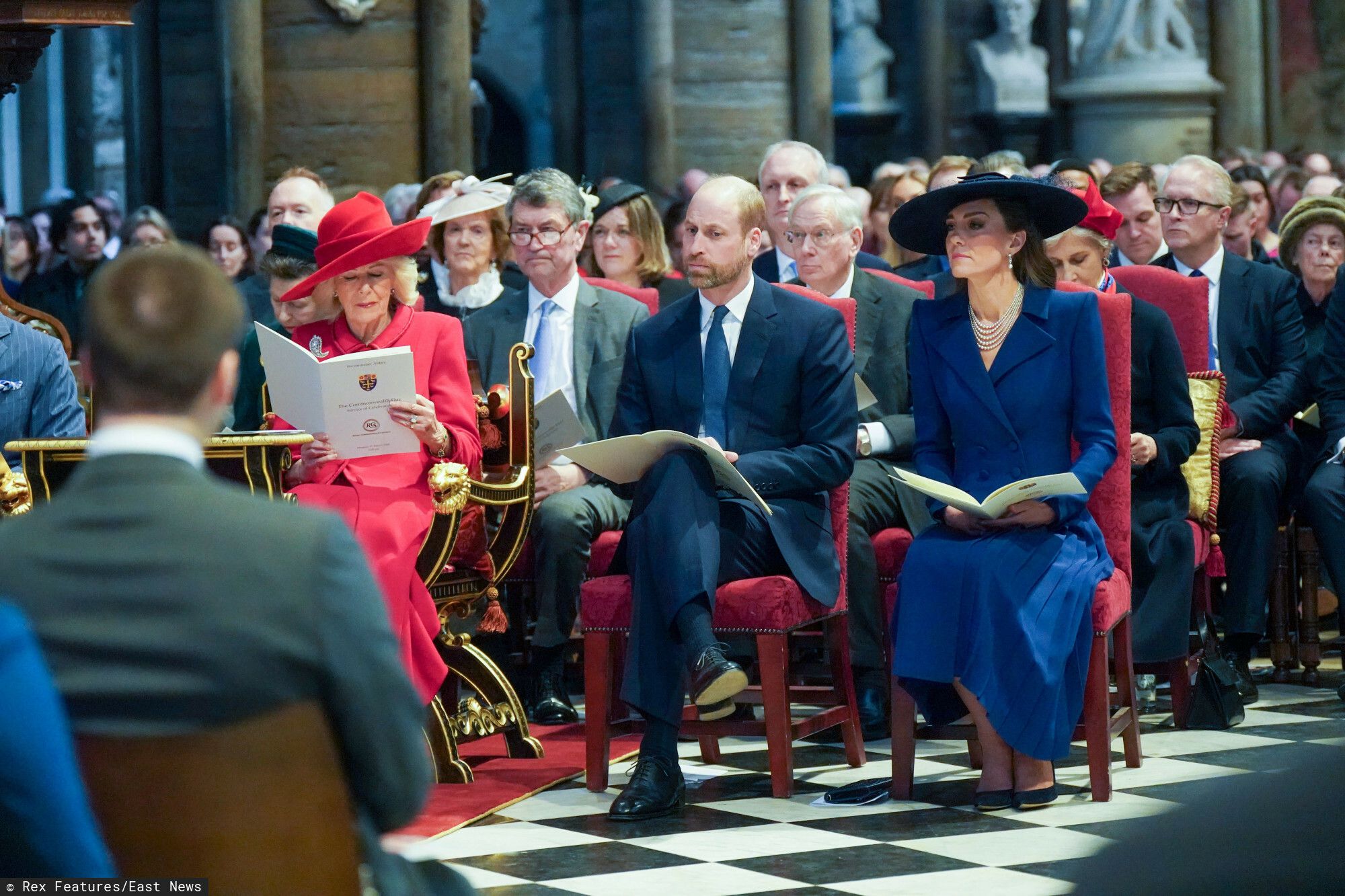 Księżna Kate przyłapała fotografa w trakcie mszy. Powiedziała do niego jedno słowo, nagranie jest hitem sieci