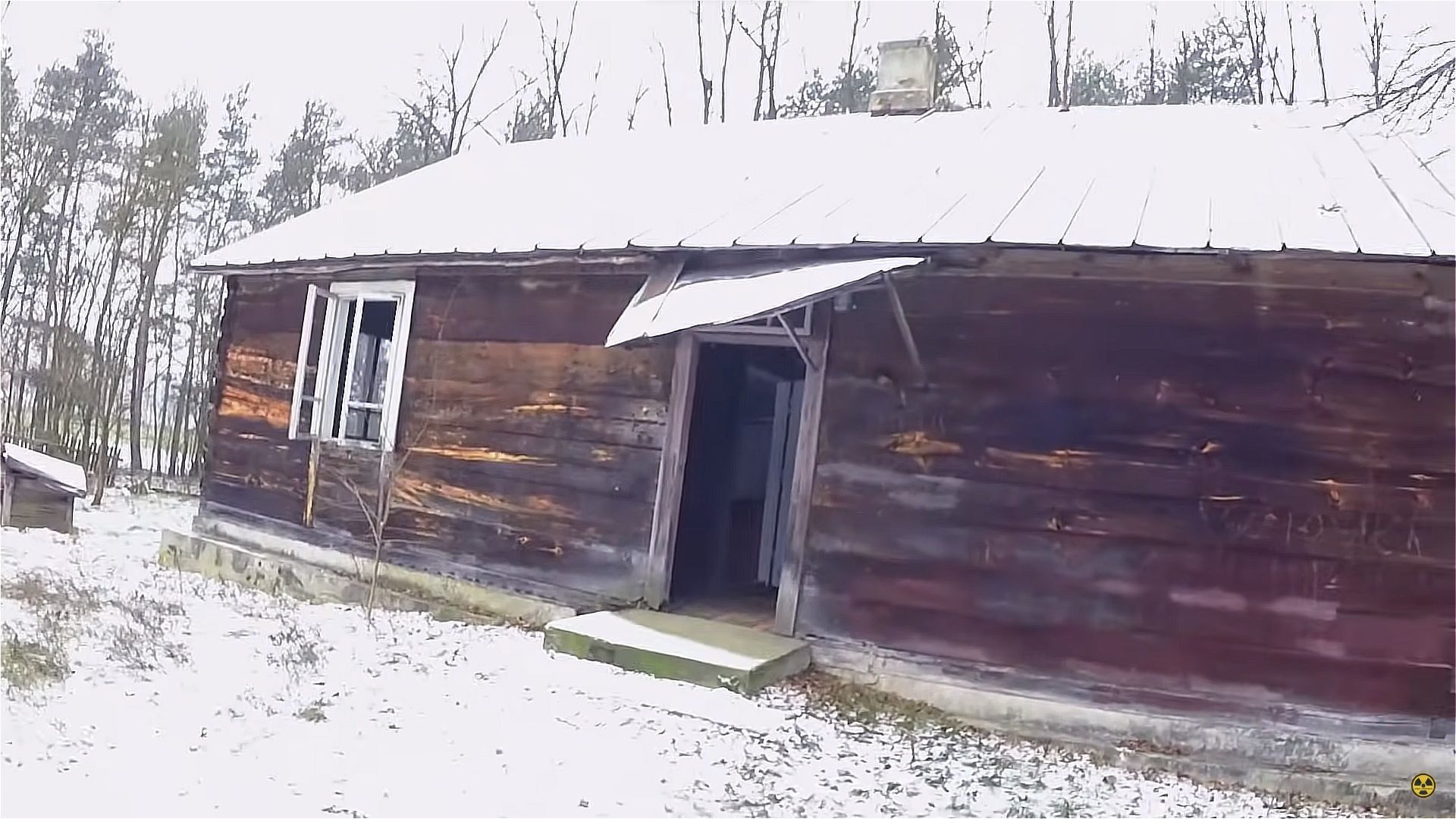 Kultowy dom z serialu Ranczo został zrównany z ziemią. Fot. kadry z kanały YouTube @Urban Explorers.jpg