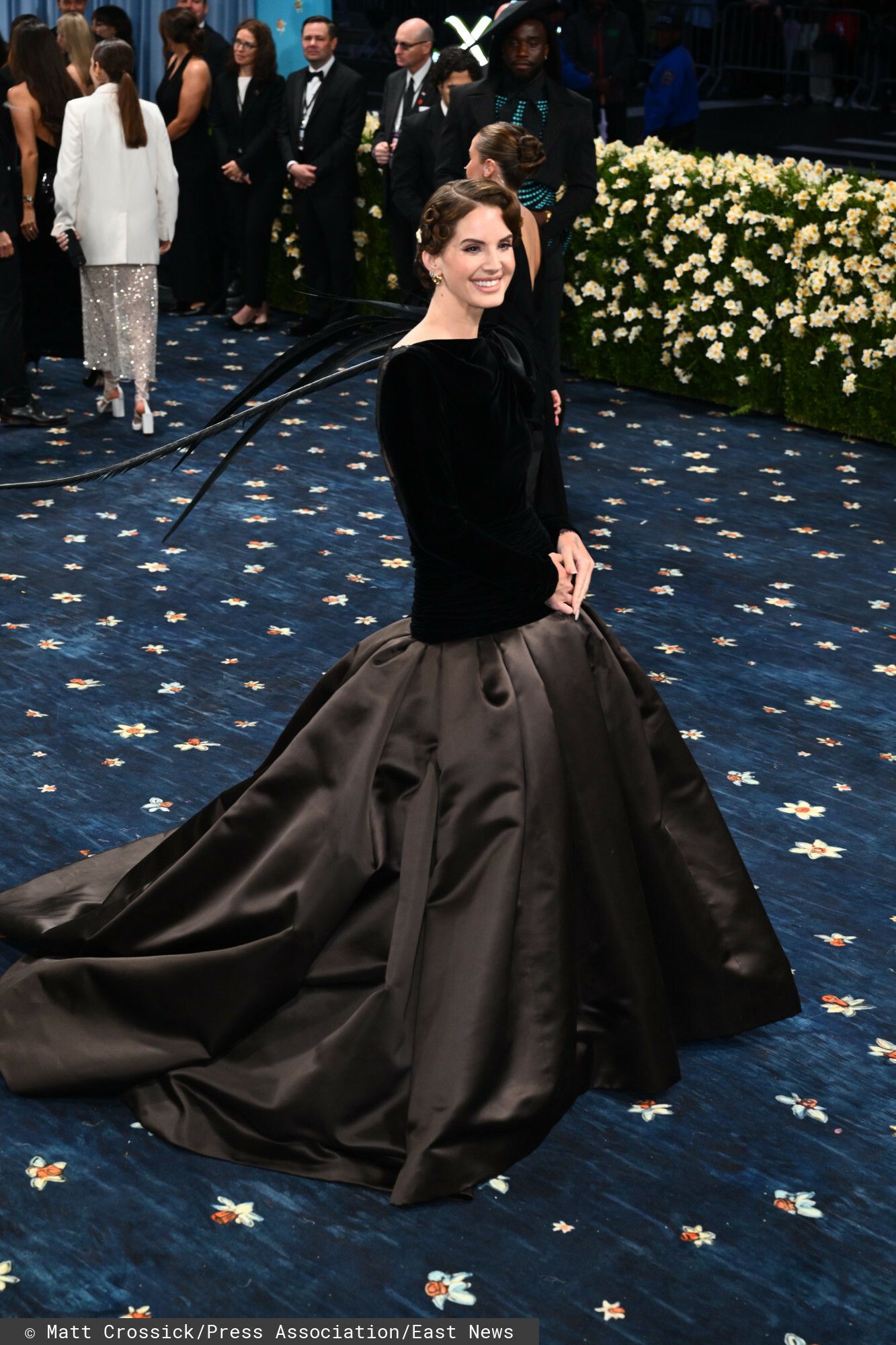 MET Gala 2025. Kreacje gwiazd: Miley Cyrus, Dua Lipa, Sabrina Carpenter i wiele innych