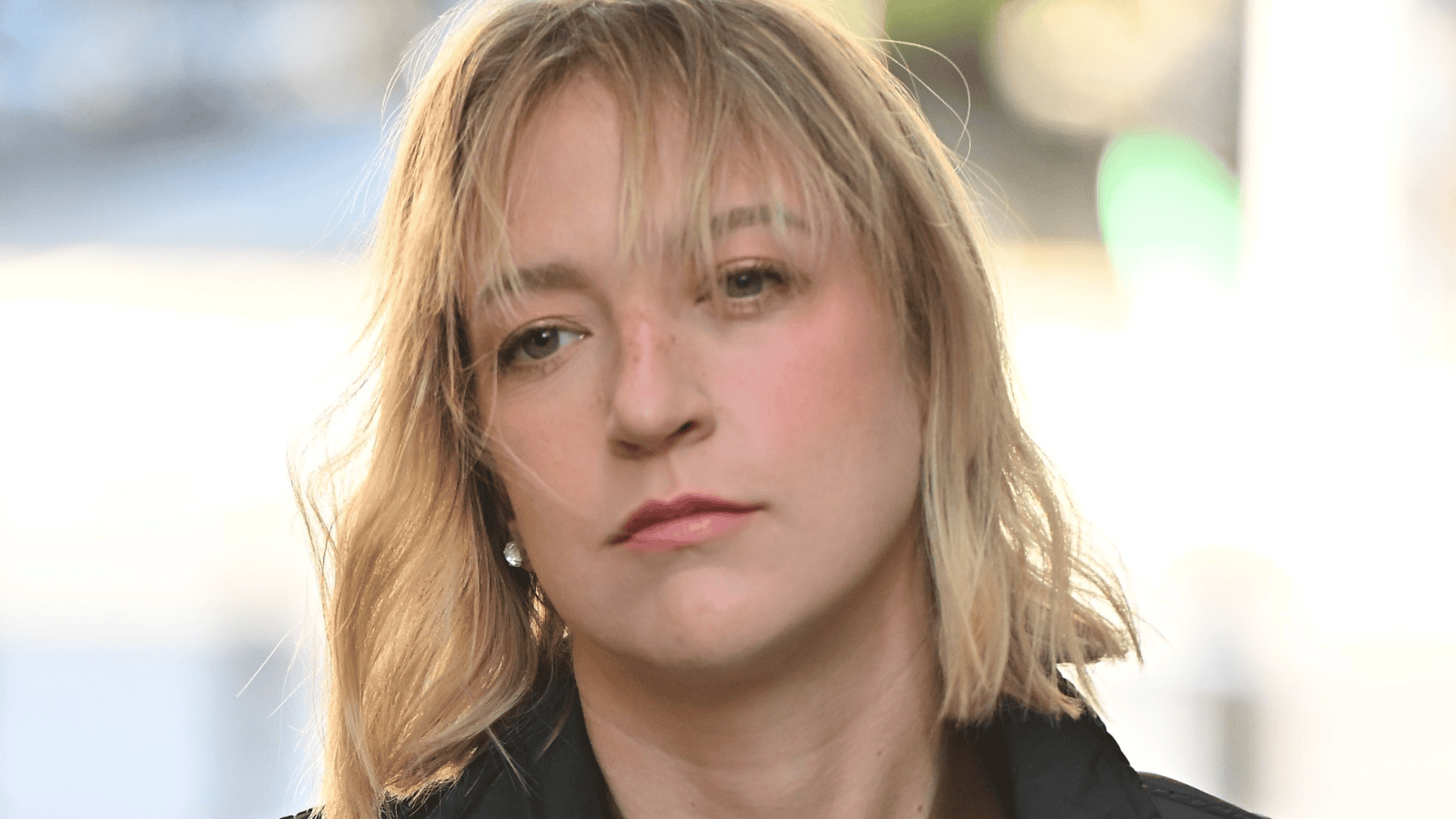 Szczuplutka jak niteczka Lara Gessler. Trudno rozpoznać ją po twarzy