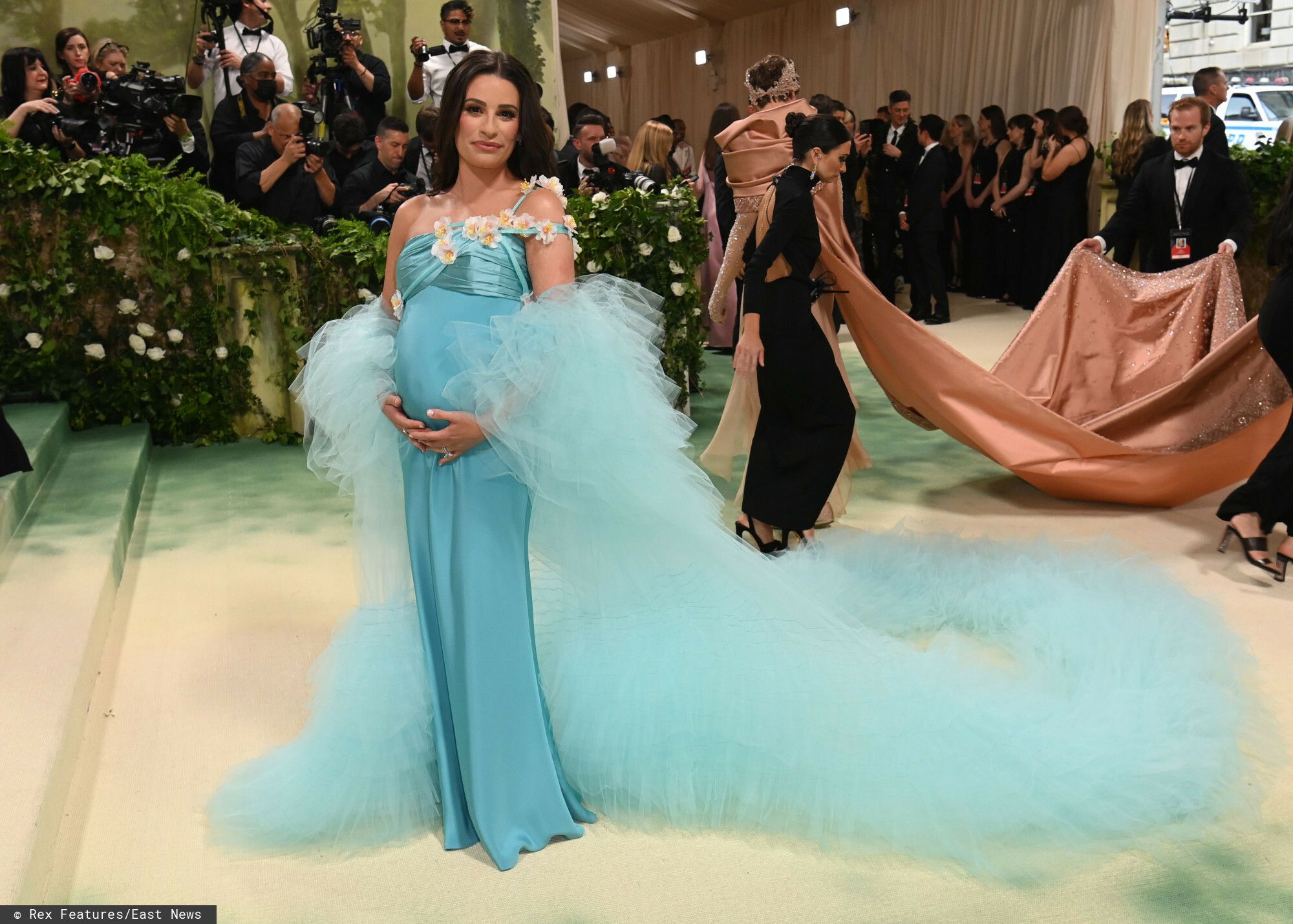 Lea Michele w ciąży – MET Gala 2024 (kreacja: Rodarte)