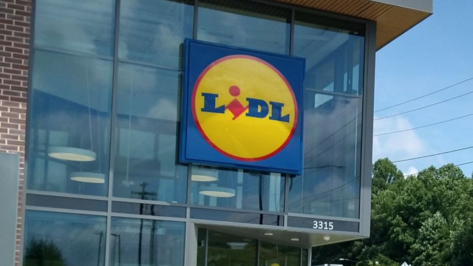 Komornik wkroczył do Lidla. Wszystko za sprawą Biedronki