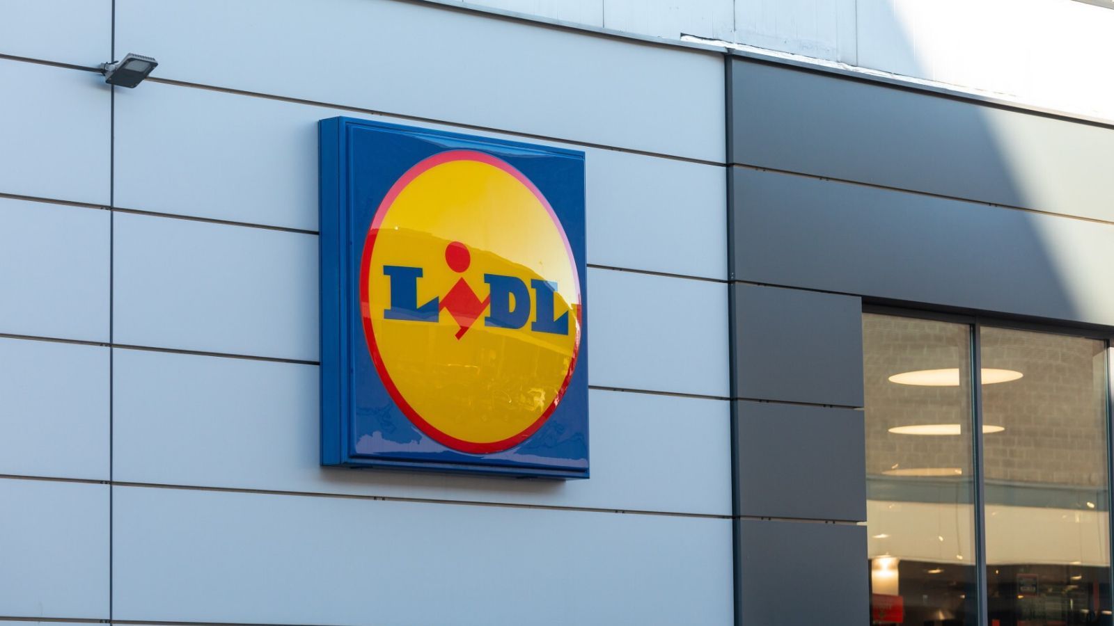 Lidl podjął decyzję przed Wszystkich Świętych. Klienci powinni o tym wiedzieć