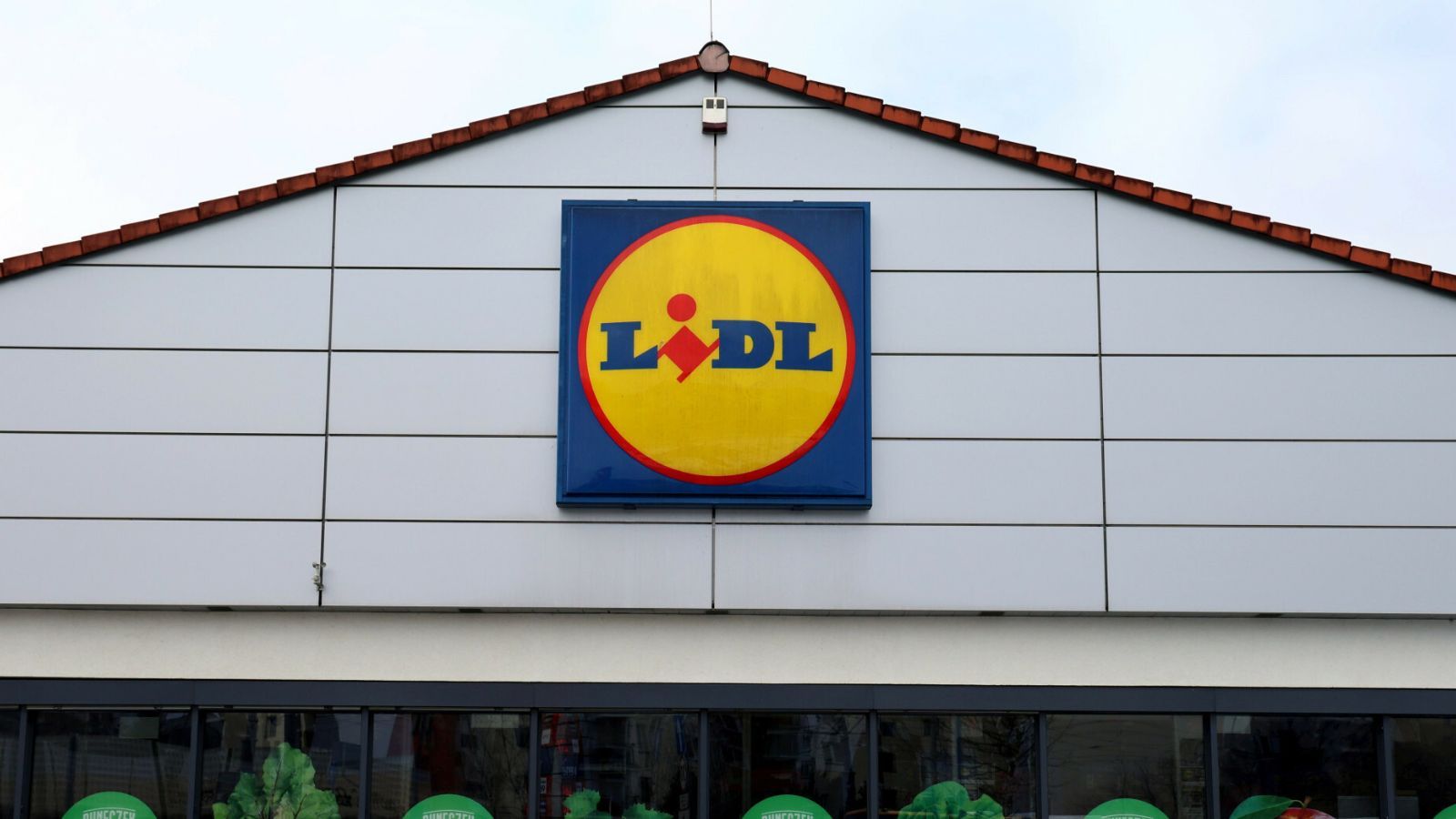 Lidl zachęca klientów. Po tej godzinie produkty choćby o połowę taniej, aż żal nie skorzystać
