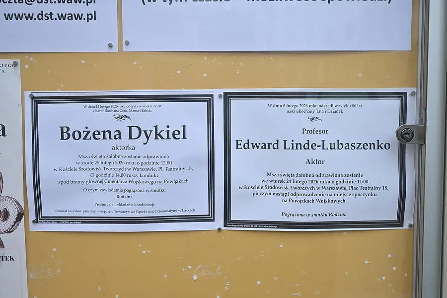 Edward Lubaszenko nie jest jedyny. Poruszający widok, dwa nekrologi obok siebie. Polska żegna legendy