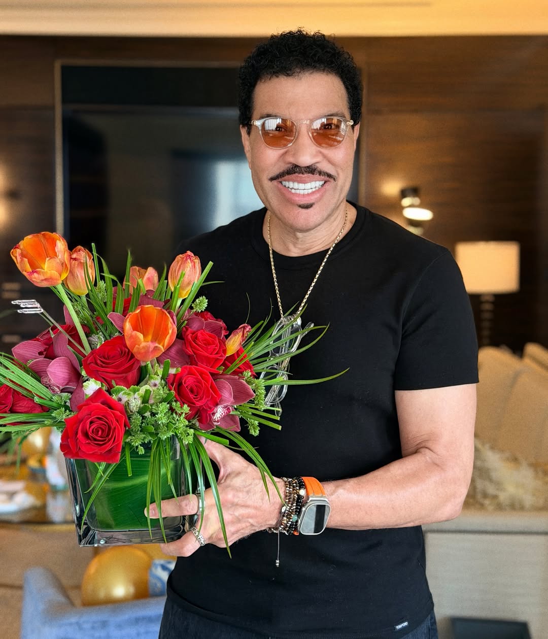 77-letni Lionel Richie zasłabł na oczach setek tysięcy osób. Nie mógł stać o własnych siłach