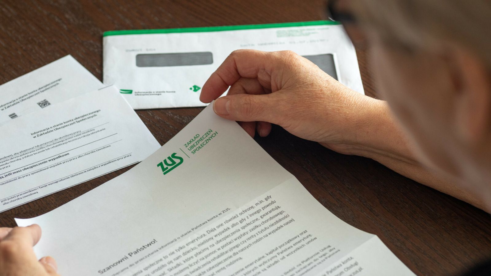 Emeryci i renciści dostaną takie listy z ZUS. Uwaga, to nie rozliczenie podatkowe