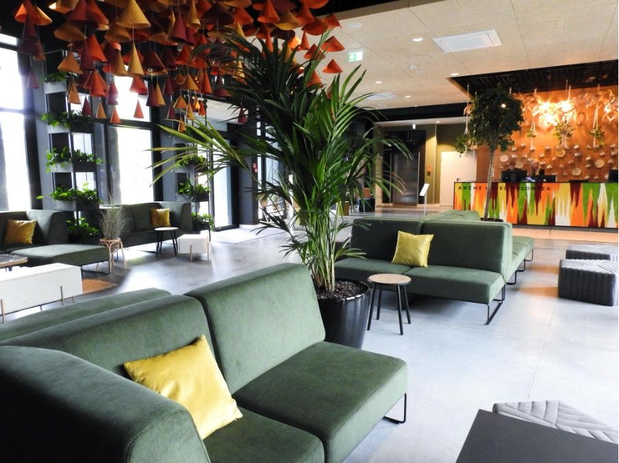 Lobby-arche-hotel-poloneza-Warszawa.jpg