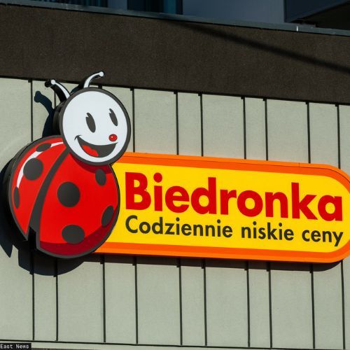 Logo Biedronki widoczne z bliska