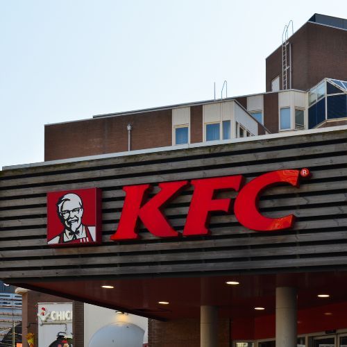 Znaleźli w KFC przeterminowane mięso. To ustaliły służby
