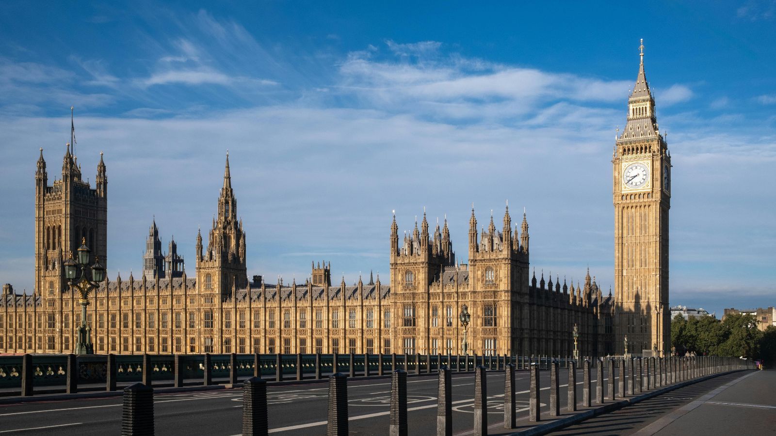 Zmiany dla podróżujących do Wielkiej Brytanii. Od 8 kwietnia paszport nie wystarczy, trzeba dopłacić