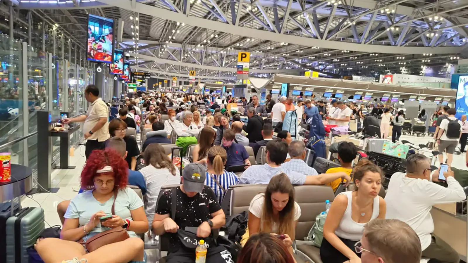 Te fotografie pokazują wszystko. Tak Polacy walczą, by wrócić do ojczyzny